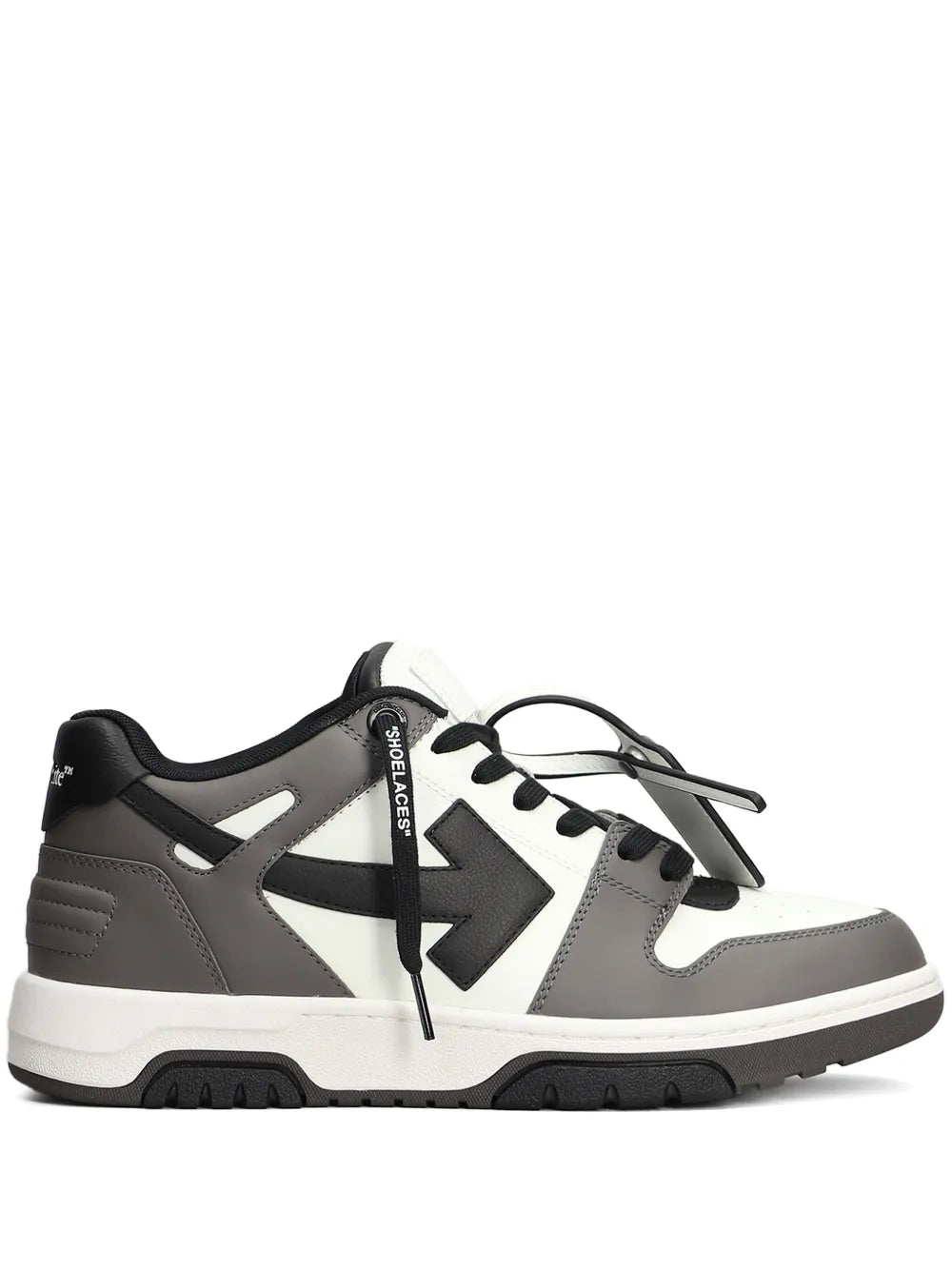 Tenisky mimo kancelář