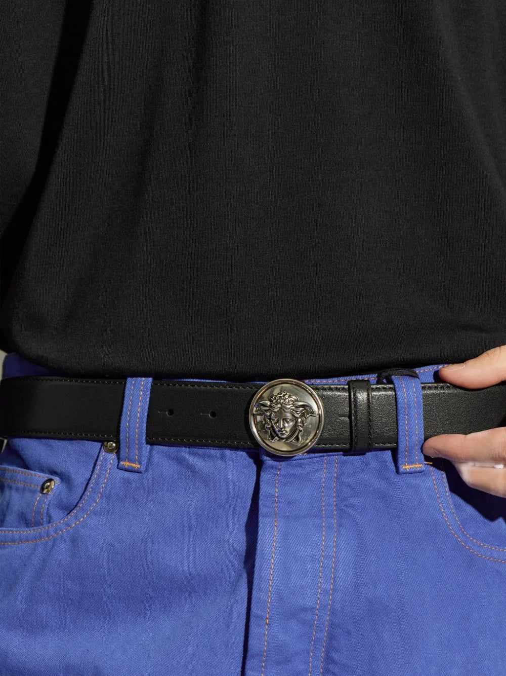 Leather belt with logo buckle