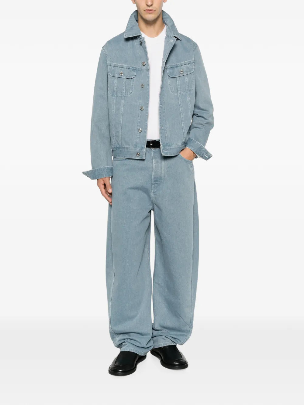 Bunda ze světle modrého denimu