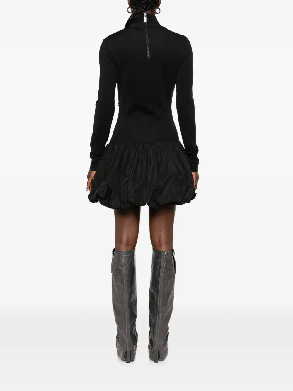 Minišaty so stojatým golierom a nafúknutou sukňou