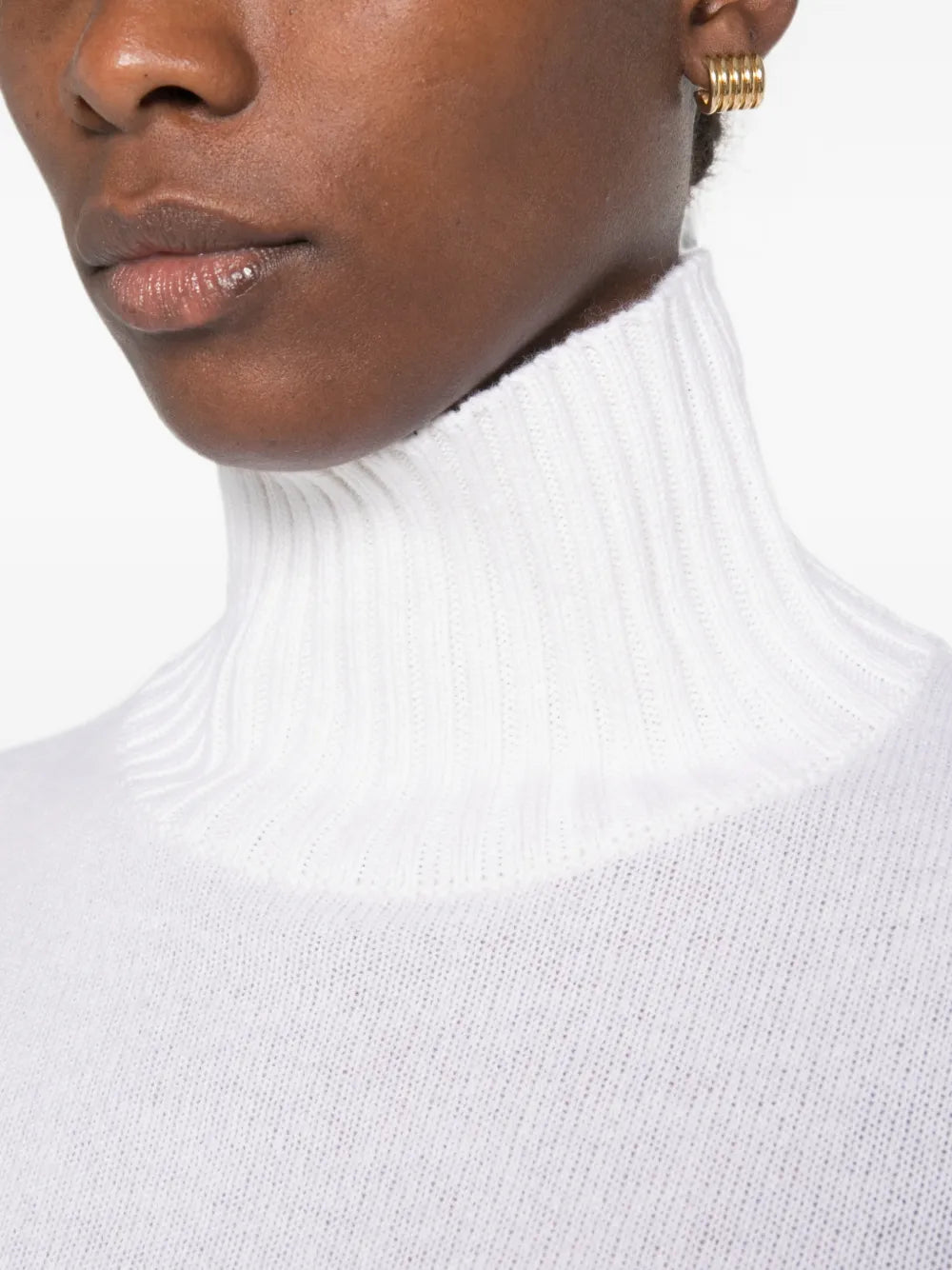 Turtleneck sweater with ribbed edges