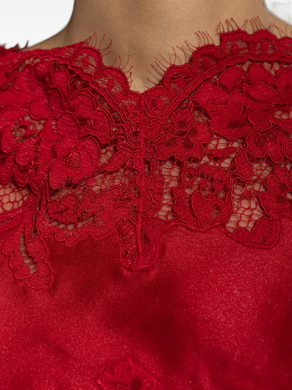 Taftkleid mit Spitzenbesatz