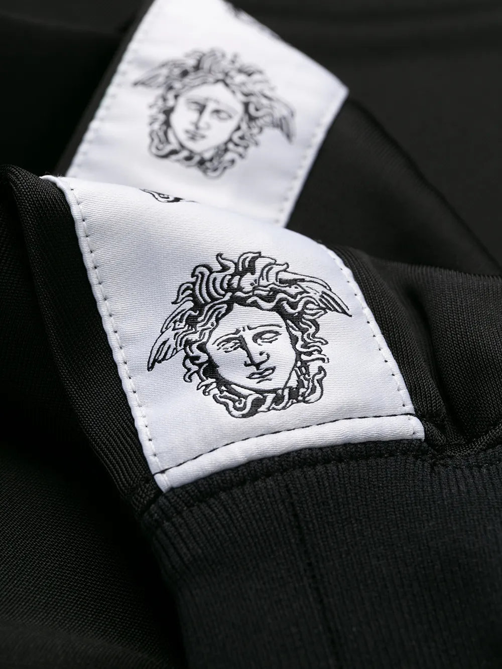 Bunda s detailem Medusa