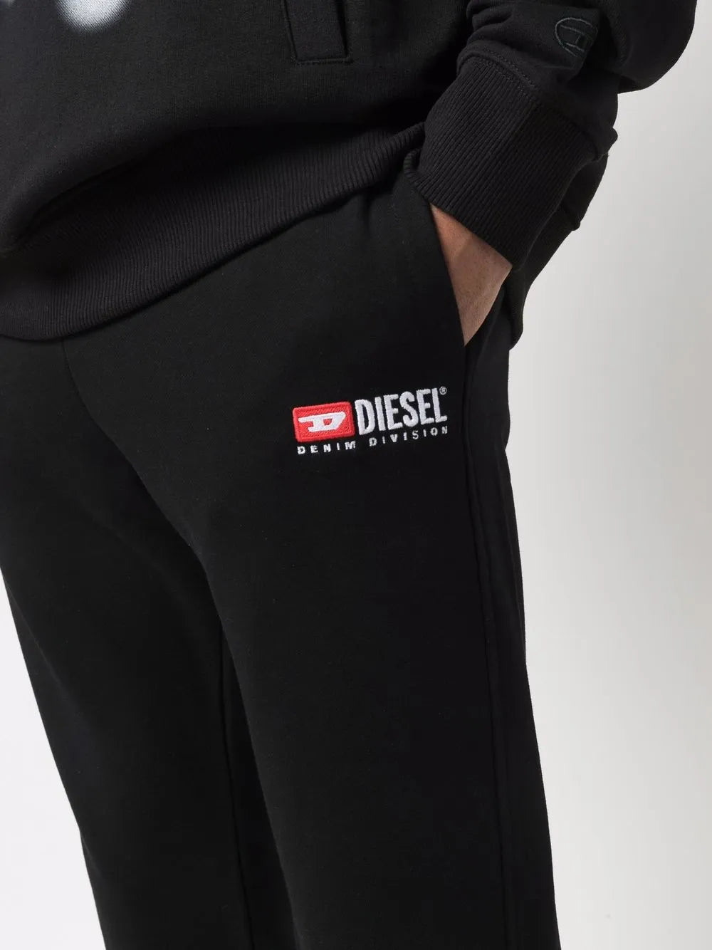 P-Tary-Div joggingové nohavice s logom vyšitým