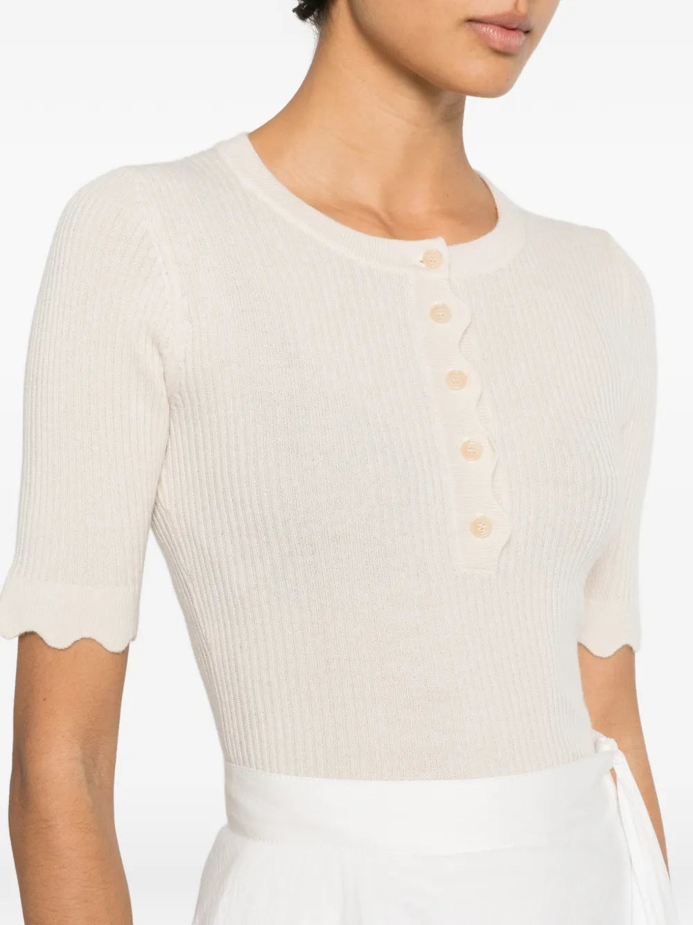 Ribbed knit with buttons