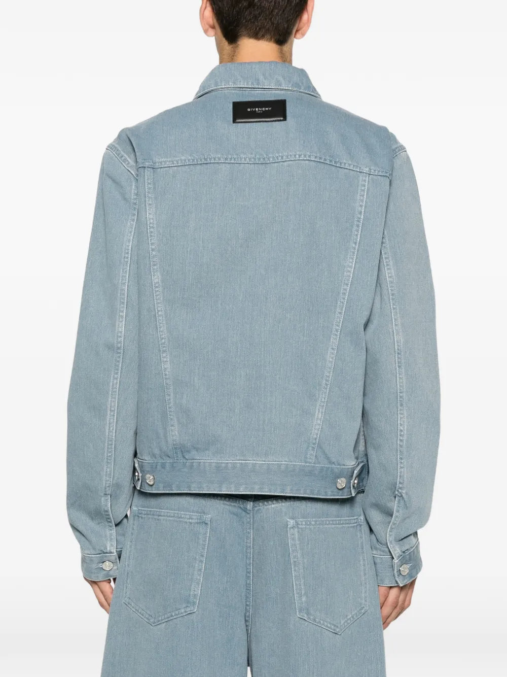 Bunda ze světle modrého denimu