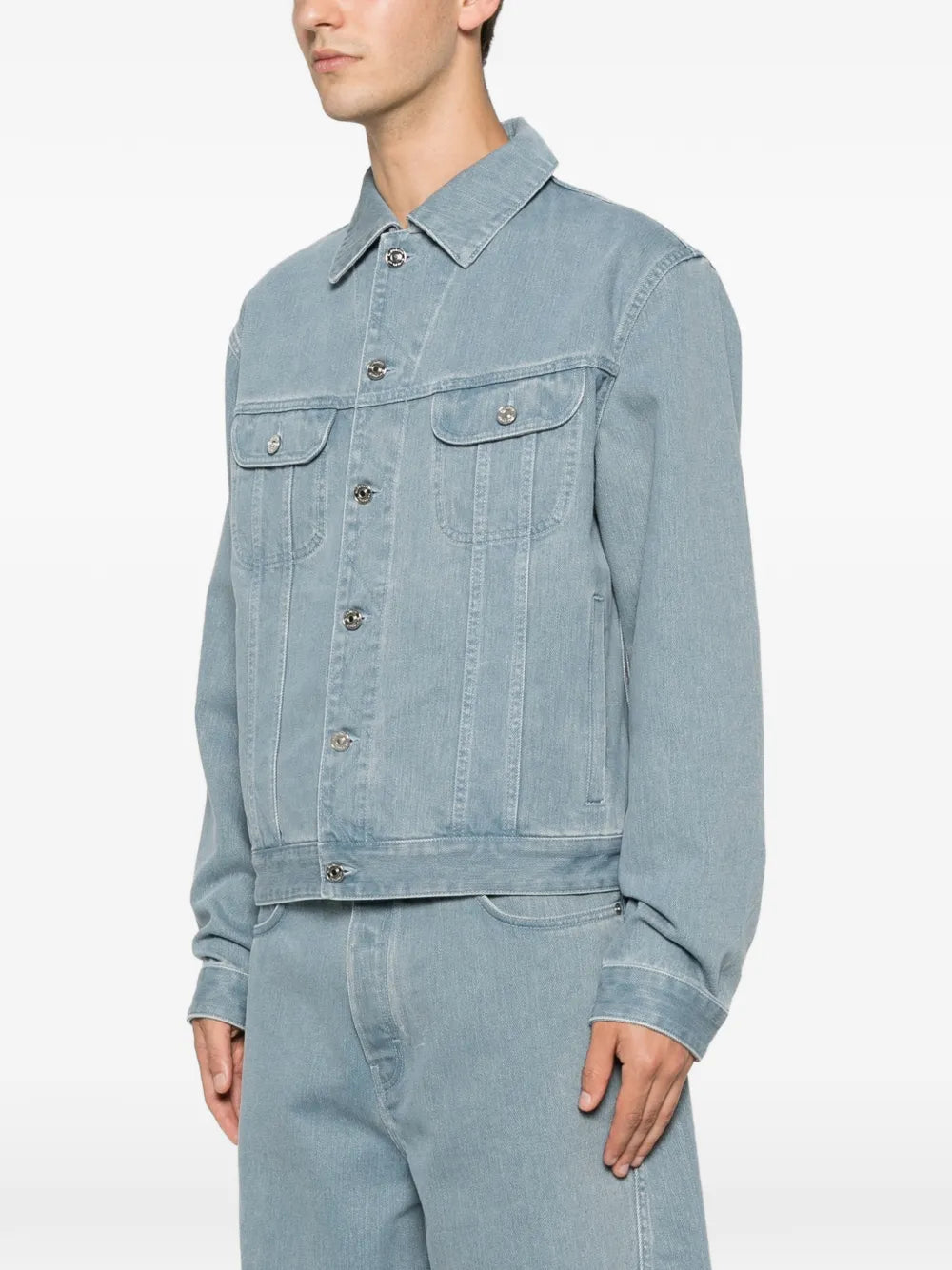 Bunda ze světle modrého denimu